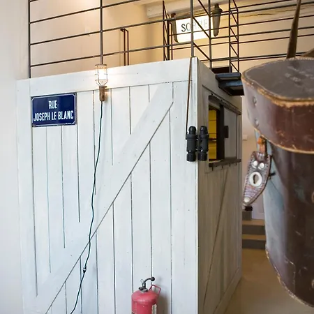 Apartment Surprenantes- Jules Verne *