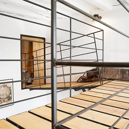 Apartment Surprenantes- Jules Verne *